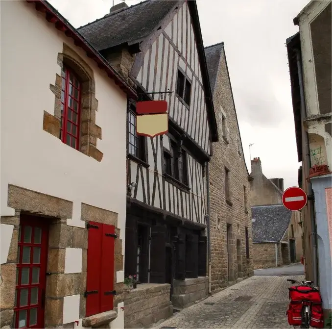Installation d’alarme à La Roche-Bernard par Alarme Bretagne Sud Sécurité – vue d'une rue